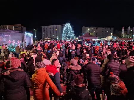 Prižig prazničnih luči na Trgu Matije Gubca